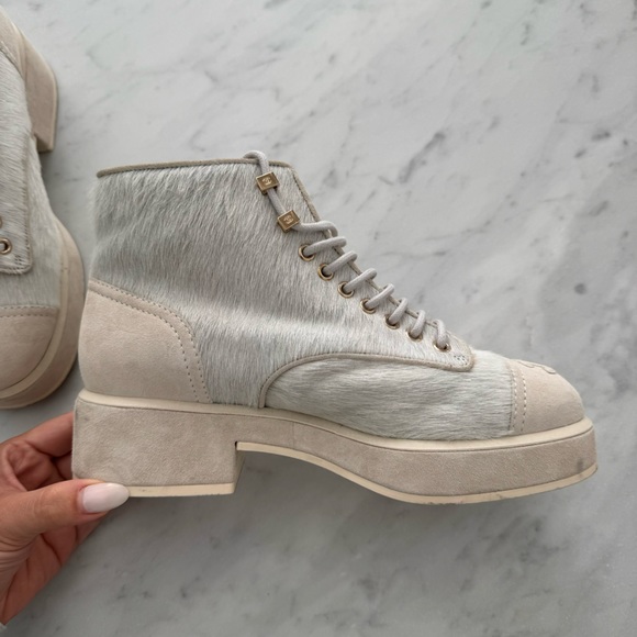 Chanel Pony Hair Ankle Boot Shearling Lace Up 38 1/2 Virginie Viard 2022 F/W - Picture 10 of 13